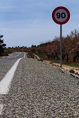 포토 JPG 해외이미지 도로 백그라운드 교통시설 표면 산 거리 경고 안전 사람없음 옆모습 빨간색 숫자 쌓기 운전 바위 시간 10 원형 고속도로 보행로 아스팔트 알림 심볼 손목시계 언덕 사인 속도 만족 공지사항 느림 고립 루트 한계 해외포토 도형 문자 감정 길 뷰포인트 시계 컬러 교통 장신구 모션 돌_바위 시설 파일형식 이미지허브