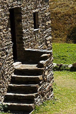 포토 JPG 해외이미지 전통 외관 유럽 벽 백그라운드 건축양식 창문 자연 출입구 바닥 주택 풍경 사람없음 목재 초록색 여름 문 계단 마을 정원 수확 골동품 바위 시골 중세 역사 입장 복고 대문 방문 환영 단계 옛날 스타일 해외포토 나무 계절 건축 나라 컬러 농업 재료 건물 돌_바위 생태계 파일형식 이미지허브