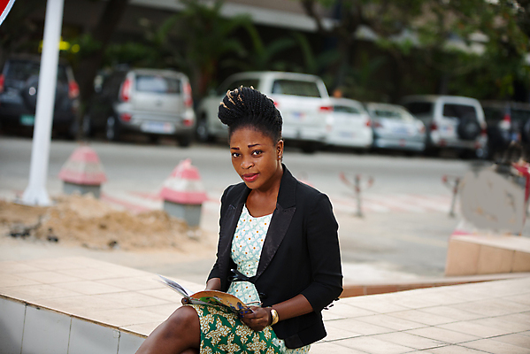 포토 JPG 해외이미지 라이프스타일 교육 컨셉 노동자 한명 사람 앉기 비즈니스우먼 자신감 유혹 발견 관심 단절 심각 프리랜서 해외포토 직업 1 여자 감정 비즈니스 모션 생활 직장인 파일형식 이미지허브