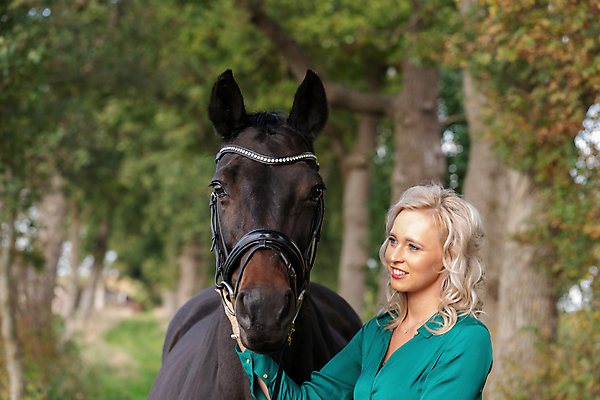 포토 JPG 해외이미지 동물 백인 라이프스타일 여자 행복 감정 포옹 자연 사랑 한명 미소 사람 야외 금발 농장 머리 우정 기쁨 터치 자유 승마 돌봄 라이더 몽환 성인여자만 해외포토 서양인 1 헤어스타일 스포츠 컨셉 농업 안기 모션 표정 생활 신체부위 친구 생태계 여자만 성인만 파일형식 이미지허브