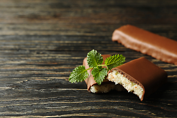 포토 JPG 해외이미지 단면 실내 사람없음 아웃포커스 민트 초코바 나무배경 해외포토 백그라운드 디저트 촬영기법 내부 허브 파일형식 이미지허브