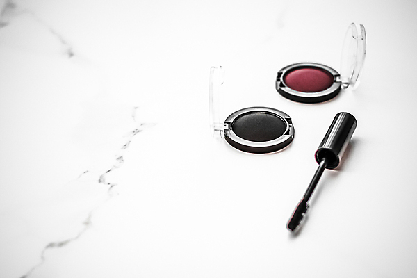 포토 JPG 해외이미지 사람없음 검은색 원형 흰배경 마스카라 대리석 아이섀도 마블링 카피스페이스 버건디 해외포토 도형 컬러 백그라운드 재료 빨간색 화장품 공백 흰색 파일형식 이미지허브