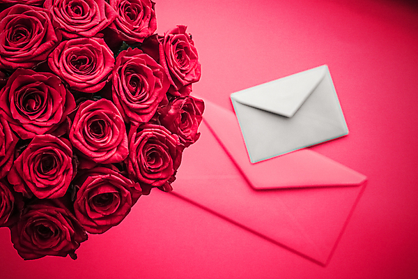 포토 JPG 해외이미지 분홍색 꽃다발 백그라운드 편지봉투 발렌타인데이 사람없음 장미 러브레터 해외포토 꽃 컬러 데이이벤트 봉투 편지 파일형식 이미지허브
