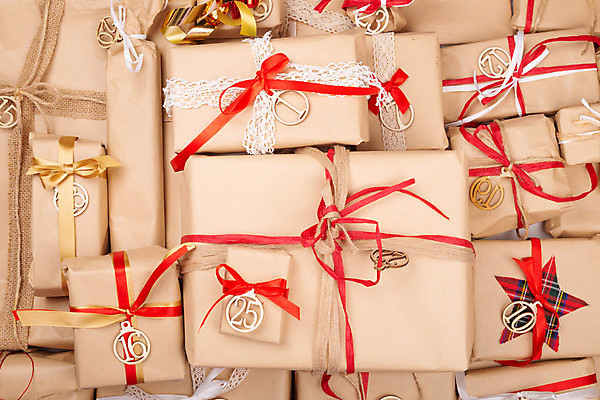 포토 JPG 해외이미지 전통 디자인 계절 리본 종이 밧줄 백그라운드 컨셉 크리스마스 겨울 휴가 새해 기념 선물 이벤트 사람없음 목재 장식 빨간색 세트 상자 숫자 갈색 축제 놀람 수확 달력 흰색 축하 인사 시간 신용카드 날짜 황금 12월 심볼 활 흙더미 핸드메이드 많음 해외포토 나무 문자 기념일 감정 줄 컬러 농업 재료 표정 금융 흙 예절 파일형식 더미 이미지허브