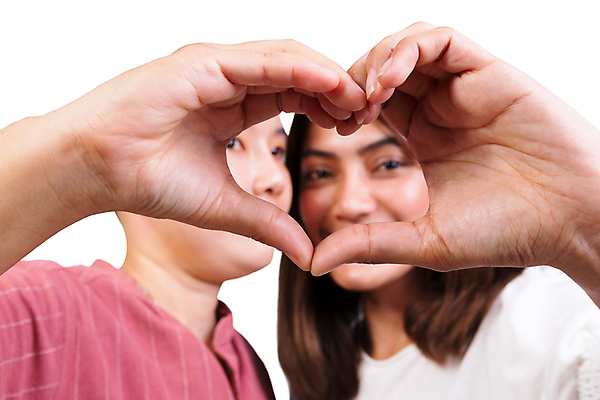 포토 JPG 해외이미지 커플 여자 남자 행복 사랑 상반신 성인 두명 옆모습 기쁨 하트 손하트 성인만 해외포토 모양 감정 뷰포인트 관계 사람 손짓 파일형식 이미지허브