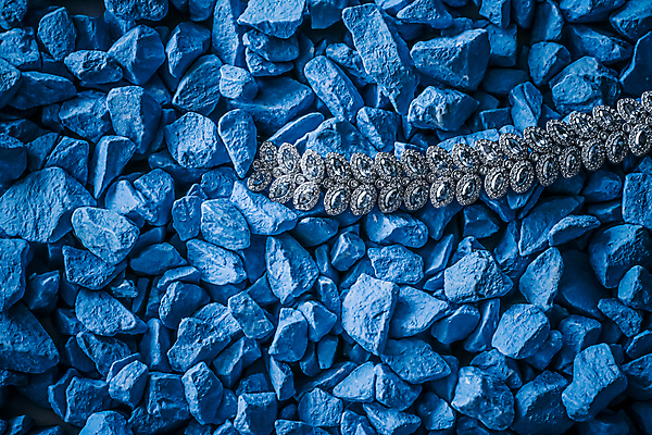 포토 JPG 해외이미지 장신구 팔찌 실내 사람없음 조약돌 화려 우아함 보석 파란배경 다이아몬드 해외포토 백그라운드 컨셉 내부 파란색 돌_바위 광석 파일형식 이미지허브