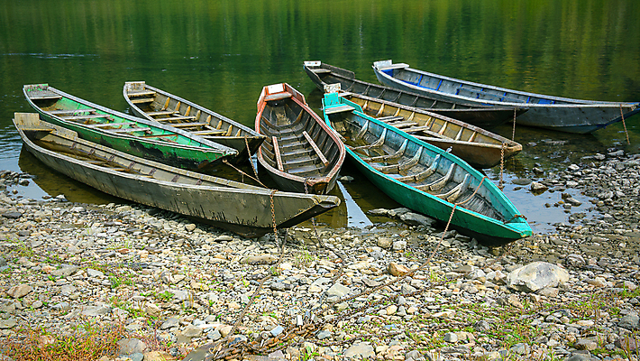 포토 JPG 해외이미지 나무 공원 호수 모래 여행 자연 하늘 낚시 휴식 사람없음 야외 목재 초록색 물 파란색 강 뷰티 반사 침묵 기쁨 시골 보트 강가 정박 장면 옛날 해외포토 자연요소 식물 공공시설 감정 컬러 컨셉 배_교통 재료 레저 소리 생태계 파일형식 이미지허브