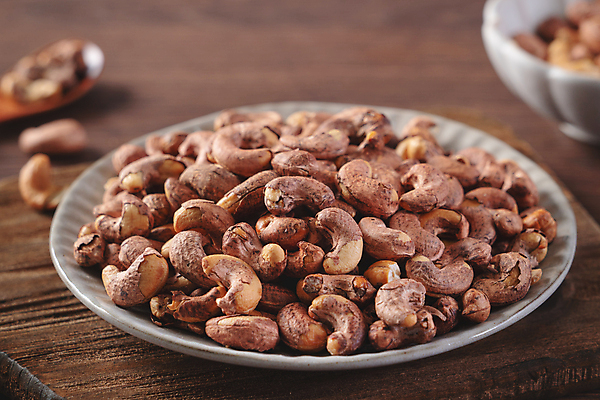 포토 JPG 해외이미지 그릇 실내 사람없음 견과류 나무탁자 캐슈넛 해외포토 식기 탁자 내부 파일형식 이미지허브