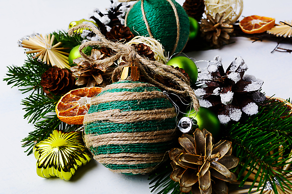 포토 JPG 해외이미지 나무 줄 조각 결혼 백그라운드 크리스마스 겨울 오렌지 공 휴가 새로움 건조 선물 사람없음 장식 초록색 파티 화환 기쁨 장식볼 나뭇가지 시골 축하 인사 소나무 신용카드 연도 배열 삼베 서리 솔방울 전나무 노끈 원뿔 여의주 핸드메이드 눈내림 가문비나무 스타일 그리너리 해외포토 도형 식물 계절 기념일 꽃 감정 컬러 컨셉 과일 눈_날씨 이벤트 금융 예절 파일형식 천_직물 트랜드컬러 이미지허브