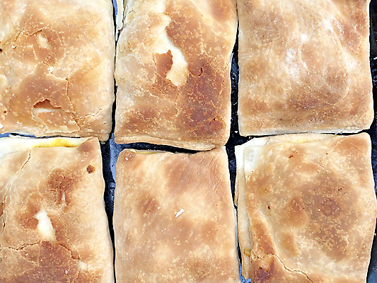 포토 JPG 해외이미지 전통 음식 디저트 육류 요리 사람없음 갈색 케이크 식사 저녁식사 빵집 튀김 껍질 흰색 신선 황금 오븐 달콤 아침식사 바게트 밀 굽기 반죽 퍼프 레시피 덩어리 팬케이크 고립 번 페스츄리 핸드메이드 튀르키예 해외포토 아시아 빵 컬러 식재료 곡류 상점 가전제품 맛 구이 파일형식 이미지허브