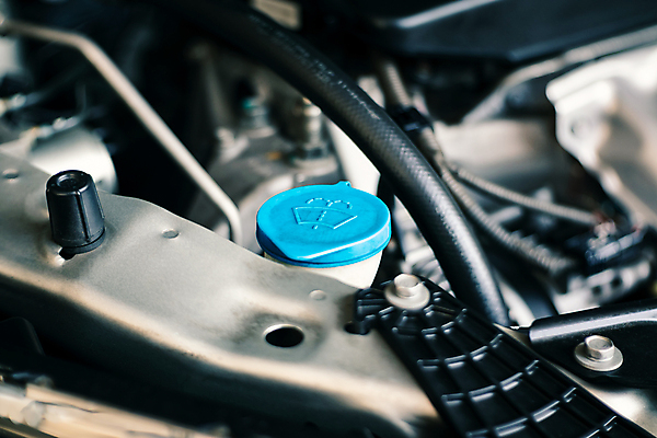 포토 JPG 해외이미지 자동차 근접촬영 사람없음 엔진 보닛 주입구 워셔액 해외포토 육상교통 뷰포인트 차량용품 파일형식 이미지허브