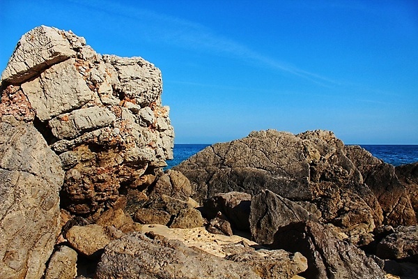 포토 JPG 해외이미지 계절 유럽 모래 파도 바다 자연 하늘 휴가 사람 풍경 사람없음 야외 가로 물 여름 파란색 하이앵글 태양 맑음 침묵 고요 봄 만 분위기 포르투갈 암초 대서양 리스본 톱질 파라다이스 수평선 해외포토 자연요소 나라 뷰포인트 컬러 컨셉 모션 날씨 소리 생태계 파일형식 이미지허브