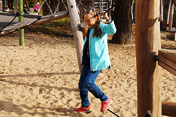 포토 JPG 해외이미지 1 라이프스타일 공원 여자 행복 어린이 밧줄 스포츠 포즈 장난 사다리 놀이 성공 프레임 건강 한명 미소 안전 사람 야외 운동 점프 기쁨 도전 가을 게임 자신감 놀이터 무서움 아래 오르기 체조 철사 수목 해외포토 계절 공공시설 감정 줄 컨셉 모션 표정 생활 도구 방향 위치 파일형식 이미지허브