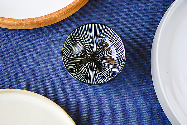 포토 JPG 해외이미지 식기 접시 음식 백그라운드 탁자 주방용품 요리 미술 동양인 사람없음 목재 장식 파란색 세트 우주 주방 식당 검은색 식사 저녁식사 공백 흰색 기구 도자기 원형 그룹 사발 플랫 고급 정상 서빙 머리위 위치 설정 점심식사 카피스페이스 해외포토 도형 나무 컬러 가구 생활용품 컨셉 재료 문화예술 인종 상점 사기그릇 파일형식 이미지허브