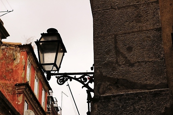 포토 JPG 해외이미지 전통 가로등 건축양식 창문 부동산 거리 아파트 주택 사람없음 건물 가로 컬러풀 문 수확 골동품 발코니 등불 램프 도시 역사 플랫 포르투갈 버리기 타일 부식 장면 시티라이프 지역 고립 리스본 옛날 웅장함 합판 해외포토 라이프스타일 건축물 공공시설 건축 유럽 컬러 농업 모션 조명 재산 파일형식 이미지허브