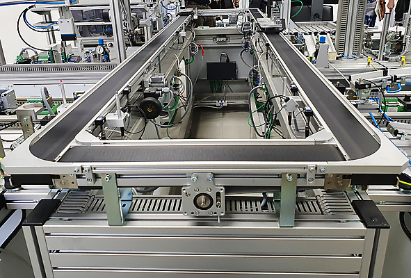 포토 JPG 해외이미지 식물 산업 음료 선 음식 백그라운드 비즈니스 포장 공장 새로움 실내 사람없음 파란색 금속 힘 기계 주스 장비 벨트 업무 액체 제조 큼 플라스틱 수납 짐싸기 국회 판지 방법 양조장 자동 자동화 줄서기 철강 컨베어밸트 많음 해외포토 잡화 컬러 컨셉 공업 모션 재질 내부 작업 크기 파일형식 이미지허브