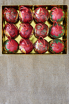 포토 JPG 해외이미지 계절 크리스마스 겨울 포장 휴가 새해 기념 이야기 선물 이벤트 사람없음 목재 장식 가로 파란색 빛 반짝임 상자 컬러풀 산타클로스 파티 축제 피규어 수확 뚜껑 시골 축하 황금 컨테이너 굽기 구슬 심볼 오브젝트 활 질감 복고 부엉이 크리스마스이브 카피스페이스 해외포토 나무 기념일 산업 컬러 컨셉 농업 재료 모션 조류 공백 미니어처 구이 파일형식 이미지허브