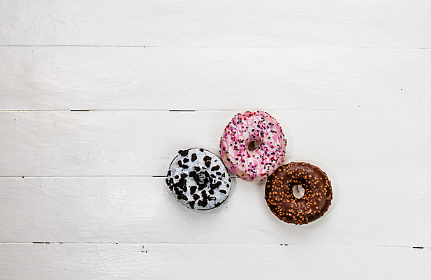 포토 JPG 해외이미지 음식 분홍색 백그라운드 컨셉 디저트 사람없음 컬러풀 케이크 초콜릿 얼음 빵집 흰색 대접 신선 원형 도넛 달콤 맛 아침식사 설탕 굽기 먹기 뿌리기 반죽 토핑 칼로리 고립 반투명 페스츄리 해로움 카피스페이스 프로스팅 해외포토 자연요소 도형 빵 컬러 모션 상점 식사 공백 구이 제빵 파일형식 이미지허브