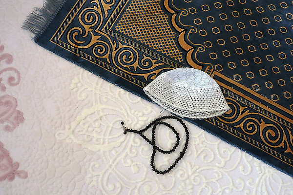 포토 JPG 해외이미지 전통 종교 백그라운드 패턴 사람없음 목재 책 기도 이슬람교 신성 묵주 라마단 아랍어 해외포토 나무 무늬 재료 종교용품 파일형식 이미지허브