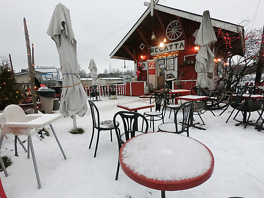 포토 JPG 해외이미지 나무 구름 라이프스타일 공원 행복 도로 길 커피 스포츠 여행 겨울 의자 자동차 자연 탁자 휴가 새로움 건강 핀란드 사람 사람없음 야외 건물 파란색 걷기 식당 축제 침묵 카페 하이킹 안개 흰색 도시 숲 연도 고립 헬싱키 해외포토 자연요소 식물 건축물 계절 공공시설 감정 음료 육상교통 컬러 가구 컨셉 교통시설 모션 레저 날씨 북유럽 생활 상점 소리 생태계 파일형식 이미지허브