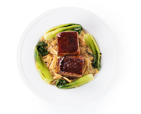 포토 JPG 해외이미지 접시 실내 돼지고기 사람없음 하이앵글 중식 흰배경 청경채 동파육 해외포토 식기 음식 뷰포인트 백그라운드 채소 육류 내부 흰색 파일형식 이미지허브