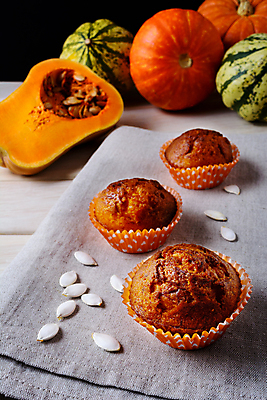 포토 JPG 해외이미지 계절 음식 채소 오렌지 호박 디저트 건강 씨앗 사람없음 갈색 노란색 쿠키 과자 케이크 빵집 수확 껍질 가을 대접 신선 황금 달콤 맛 아침식사 작음 컵케이크 밀 굽기 먹기 포장지 머핀 박 추수감사절 솜털 스쿼시 내추럴 숙성 오트밀 채식주의자 타르트 페스츄리 핸드메이드 해외포토 식물 기독교 빵 스포츠 컬러 컨셉 농업 과일 포장 모션 곡류 구기 상점 식사 크기 구이 채식 파이_빵 파일형식 귀리 이미지허브