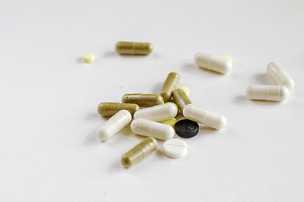 포토 JPG 해외이미지 과학 백그라운드 벽지 건강 병원 경고 사람없음 치료 알약 약 고통 바이러스 질병 위험 약국 예방 감염 처방 영수증 조제 경보 돌봄 전염병 화학물질 항생제 코로나바이러스 해외포토 감정 컨셉 의학 모션 금융 화학 만들기 파일형식 이미지허브