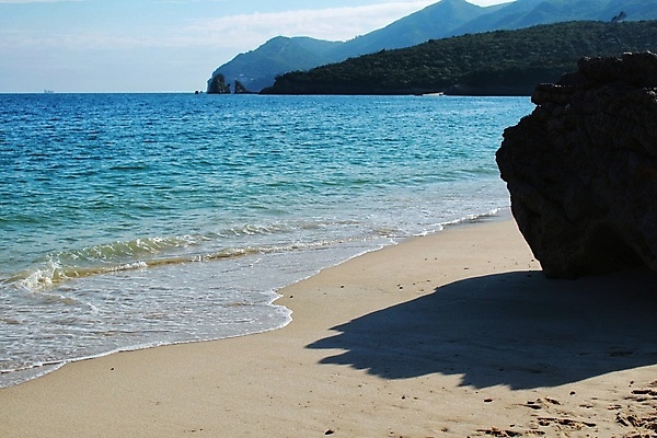 포토 JPG 해외이미지 계절 유럽 모래 파도 바다 자연 하늘 휴가 사람 사람없음 야외 가로 물 파란색 하이앵글 태양 맑음 침묵 고요 봄 만 분위기 포르투갈 암초 대서양 리스본 톱질 파라다이스 수평선 해외포토 자연요소 나라 뷰포인트 컬러 컨셉 모션 날씨 소리 생태계 파일형식 이미지허브
