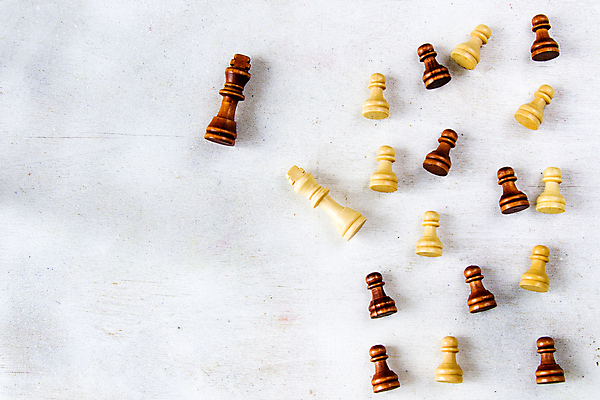 포토 JPG 해외이미지 스포츠 조각 백그라운드 컨셉 비즈니스 모션 놀이 왕관 사람없음 목재 숫자 검은색 힘 경쟁 도전 게임 우승 체스말 체스 선택 계획 정상 대표 왕 오브젝트 흰배경 리더 싸움 체스판 전략 장군 여왕 지능 필승 해외포토 나무 직업 문자 컬러 재료 흰색 최고 말_게임 파일형식 이미지허브