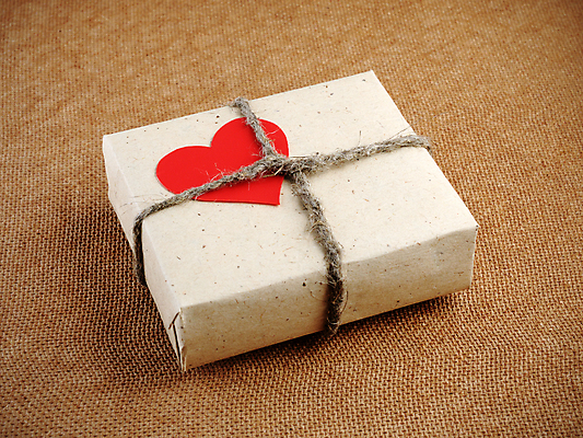 포토 JPG 해외이미지 1 종이 밧줄 백그라운드 컨셉 포장 관계 휴가 아이디어 발렌타인데이 선물 사랑 사람없음 빨간색 상자 갈색 놀람 수확 하트 생일 삼베 오브젝트 싱글 질감 복고 심플 패키지 노끈 판지 옛날 포장소품 해외포토 모양 기념일 감정 줄 컬러 농업 데이이벤트 표정 포장재료 파일형식 천_직물 이미지허브