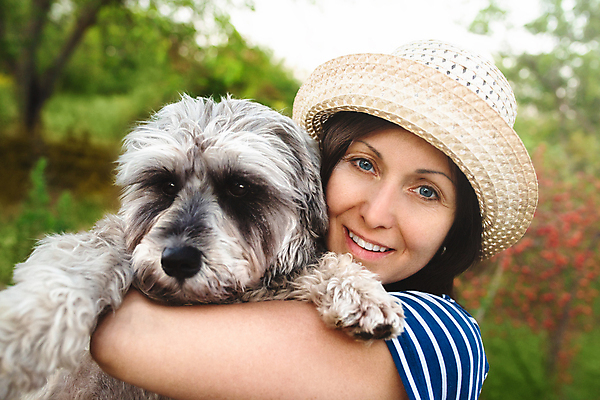 포토 JPG 해외이미지 동물 백인 라이프스타일 응시 공원 여자 행복 얼굴 중년 장난 자연 놀이 휴식 갈색머리 사랑 한명 웃음 사람 성인 야외 반려동물 걷기 카메라 귀여움 봄 우정 기쁨 개 흥분 밀짚 해외포토 서양인 1 헤어스타일 시선 계절 공공시설 감정 컨셉 포유류 모션 표정 생활 신체부위 친구 전자제품 짚 생태계 파일형식 이미지허브