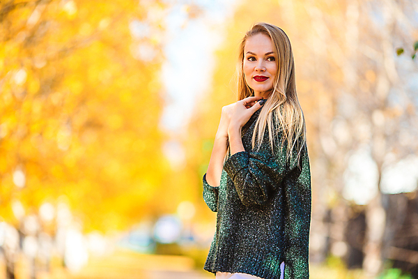 포토 JPG 해외이미지 응시 공원 여자 커피 한명 미소 앉기 성인 야외 컵 가을풍경 가을 잡기 숲 성인여자한명만 해외포토 1 식기 시선 계절 공공시설 음료 모션 표정 사람 풍경 여자한명만 성인여자만 파일형식 가을_계절 이미지허브