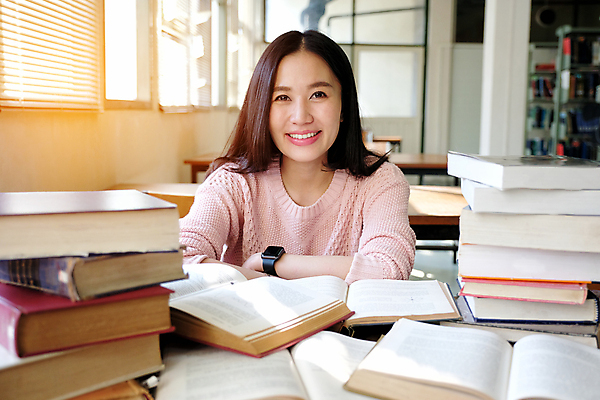 포토 JPG 해외이미지 백인 1 학생 라이프스타일 응시 여자 교육 행복 백그라운드 학교 책장 실내 한명 미소 사람 앉기 동양인 성인 10대 책 노트북 스터디 독서 뷰티 일본 검은색 헤드폰 도서관 읽기 대학교 해외포토 서양인 시선 감정 아시아 컬러 음향기기 가구 모션 청소년 표정 인종 내부 생활 전자제품 학습 파일형식 이미지허브