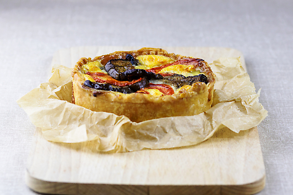 포토 JPG 해외이미지 전통 접시 음식 조각 토마토 채소 가지 치즈 건강 육류 요리 사람없음 케이크 주방 식당 식사 저녁식사 치킨 버섯 프랑스 껍질 시골 신선 아침식사 굽기 크림 메뉴 유기농 반죽 브런치 레시피 프랑스어 점심식사 입가심 채식주의자 타르트 페스츄리 핸드메이드 카피스페이스 비건 해외포토 문자 식기 웰빙 유럽 빵 식재료 디저트 유제품 상점 공백 구이 채식 파이_빵 닭고기요리 파일형식 이미지허브