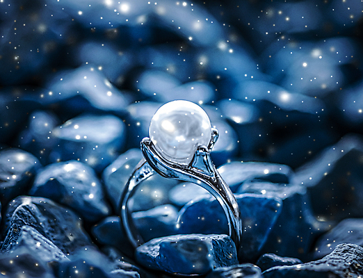 포토 JPG 해외이미지 장신구 실내 사람없음 뷰티 조약돌 반지 화려 우아함 보석 파란배경 진주 해외포토 백그라운드 컨셉 내부 파란색 돌_바위 광석 파일형식 이미지허브