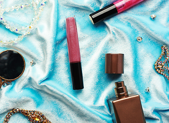 포토 JPG 해외이미지 장신구 실내 사람없음 화장품 파란배경 손거울 립글로스 큐빅 벨벳 해외포토 백그라운드 내부 파란색 뷰티 거울 광석 실크 파일형식 이미지허브