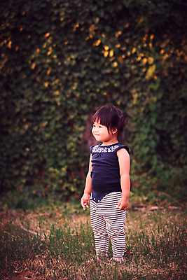 포토 JPG 해외이미지 1 라이프스타일 드레스 공원 여자 행복 얼굴 어린이 포즈 백그라운드 갈색머리 한명 서기 사람 동양인 야외 초록색 뷰티 유행 작음 해외포토 헤어스타일 옷 공공시설 감정 컬러 모션 인종 생활 신체부위 크기 파일형식 이미지허브