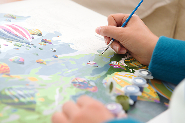 포토 JPG 해외이미지 손 들기 신체부위 붓 색칠 그리기 해외포토 모션 사람 파일형식 이미지허브