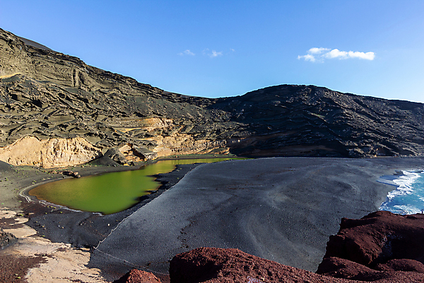 포토 JPG 해외이미지 파도 바다 섬 여행 휴가 산 파노라마 사람없음 빨간색 초록색 물 파란색 관광지 컬러풀 햇빛 검은색 흰색 스페인 즐거움 화산 용암 대서양 남쪽 석호 서쪽 해외포토 자연요소 감정 유럽 컬러 촬영기법 태양 방향 파일형식 이미지허브
