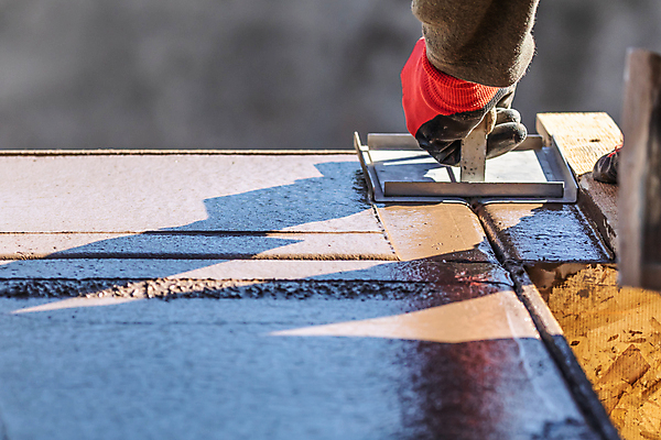 포토 JPG 해외이미지 주간 손 장갑 그림자 들기 야외 아웃포커스 신체부위 햇빛 건설현장 바르기 시멘트 미장 미장도구 건설근로자 해외포토 자연요소 직업 잡화 모션 건설업 촬영기법 사람 태양 도구 파일형식 이미지허브
