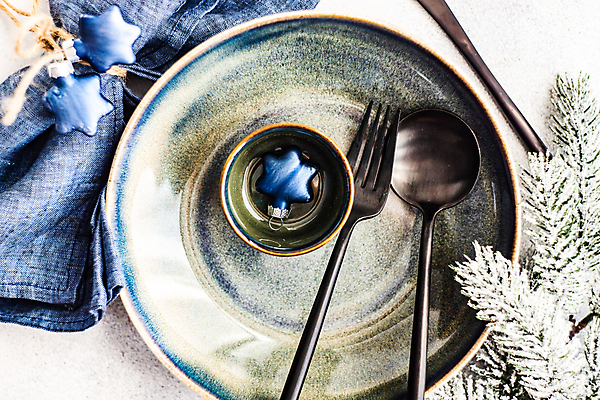 포토 JPG 해외이미지 식기 리본 음식 백그라운드 크리스마스 공 탁자 휴가 새해 사람없음 목재 장식 세트 축제 식사 저녁식사 장식볼 시골 축하 은색 배열 먹기 냅킨 상록수 설정 정물화 카피스페이스 해외포토 나무 기념일 컬러 가구 컨셉 재료 모션 공백 그림 파일형식 이미지허브