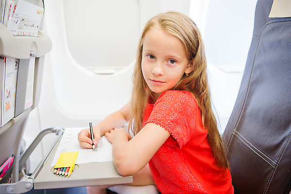 포토 JPG 해외이미지 응시 여자 어린이 여행 의자 창문 휴가 색연필 비행기 실내 한명 앉기 상반신 옆모습 승객 소녀한명만 해외포토 1 시선 뷰포인트 가구 항공교통 모션 학용품 대중교통 사람 내부 여자한명만 소녀만 파일형식 이미지허브