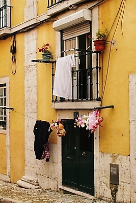 포토 JPG 해외이미지 전통 가로등 건축양식 창문 부동산 거리 아파트 주택 사람없음 건물 가로 컬러풀 문 수확 골동품 발코니 등불 램프 도시 역사 플랫 포르투갈 버리기 타일 부식 장면 시티라이프 지역 고립 리스본 옛날 웅장함 합판 해외포토 라이프스타일 건축물 공공시설 건축 유럽 컬러 농업 모션 조명 재산 파일형식 이미지허브