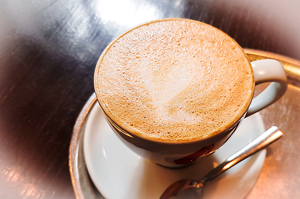 포토 JPG 해외이미지 커피 음료 음식 탁자 아침 사람없음 컵 갈색 초콜릿 거품 카페 우유 머그컵 흰색 뜨거움 아침식사 컵받침 크림 아로마 카푸치노 에스프레소 라떼 모카 카페인 해외포토 주간 식기 컬러 가구 디저트 유제품 상점 식사 받침대 파일형식 이미지허브