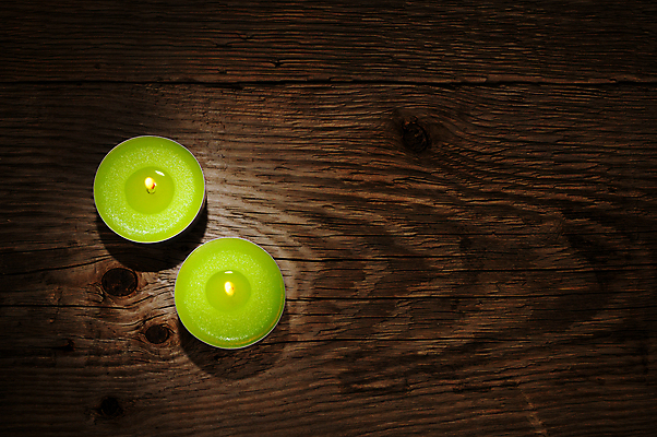 포토 JPG 해외이미지 2 탁자 불 불꽃 조명 사람없음 목재 초록색 빛 갈색 시골 뜨거움 널 오브젝트 질감 아로마 연소 광 왁스 카피스페이스 해외포토 자연요소 나무 컬러 가구 재료 공백 파일형식 이미지허브