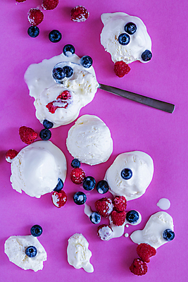 포토 JPG 해외이미지 열매 음식 분홍색 백그라운드 컨셉 과일 재료 공 휴가 아이스크림 디저트 건강 식이요법 사랑 사람없음 장식 빨간색 여름 파란색 컬러풀 초콜릿 얼음 우유 추위 흰색 신선 달콤 맛 설탕 크림 상쾌 유기농 산딸기 부드러움 바닐라 셔벗 젤라또 핸드메이드 해외포토 자연요소 식물 웰빙 계절 감정 컬러 유제품 감각 파일형식 이미지허브