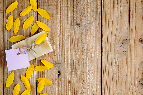 포토 JPG 해외이미지 꽃잎 꽃 건강 사람없음 목재 위생용품 노란색 꼬리표 라벨 스파 화장품 바 널 삼베 순수 유기농 아로마 비누 노끈 내추럴 돌봄 위생관리 핸드메이드 카피스페이스 해외포토 나무 식물 웰빙 줄 컬러 생활용품 컨셉 재료 모션 프레임 관리 뷰티 공백 파일형식 천_직물 이미지허브