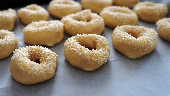 포토 JPG 해외이미지 전통 음식 빵 백그라운드 디저트 함께함 건강 씨앗 사람없음 갈색 쌓기 식사 빵집 흰색 신선 반지 원형 달콤 맛 아침식사 밀 굽기 깨 베이글 고립 페스츄리 튀르키예 해외포토 도형 식물 아시아 컬러 컨셉 식재료 장신구 모션 곡류 상점 조미료 구이 파일형식 이미지허브