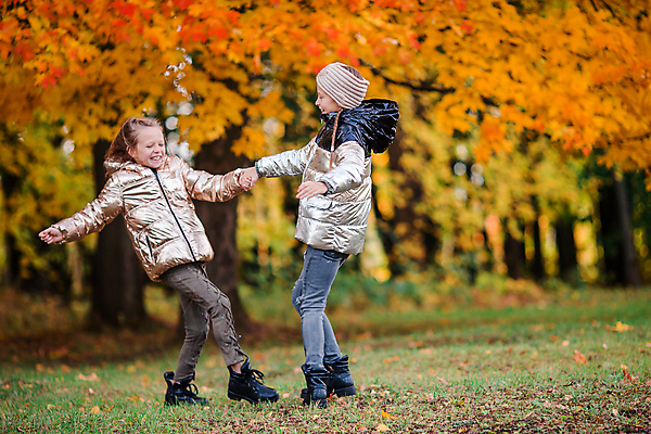 포토 JPG 해외이미지 나무 백인 여자 딸 어린이 단풍 가족 미소 소녀 야외 두명 가을풍경 맑음 가을 숲 언니 소녀만 해외포토 서양인 식물 계절 잎 관계 날씨 표정 사람 풍경 자매 여자만 어린이만 파일형식 가을_계절 이미지허브