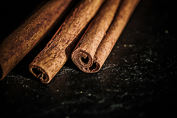 포토 JPG 해외이미지 근접촬영 사람없음 어둠 돌_바위 향신료 시나몬스틱 해외포토 뷰포인트 시나몬 향미료 파일형식 이미지허브